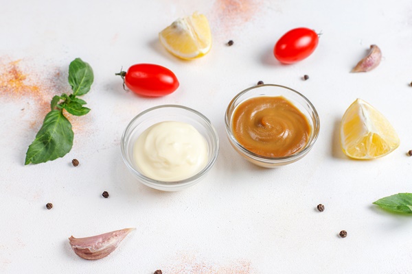 homemade ketchup mustard and mayonnaise sauce - Постная пицца с грибами и овощами