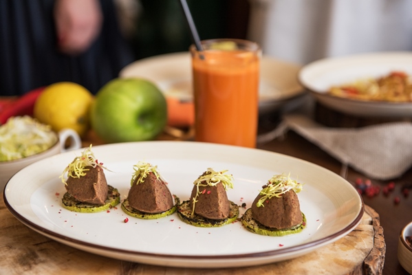 Бутерброды с фасолевым паштетом и сельдереем pate from red beans - Бутерброды с фасолевым паштетом и сельдереем