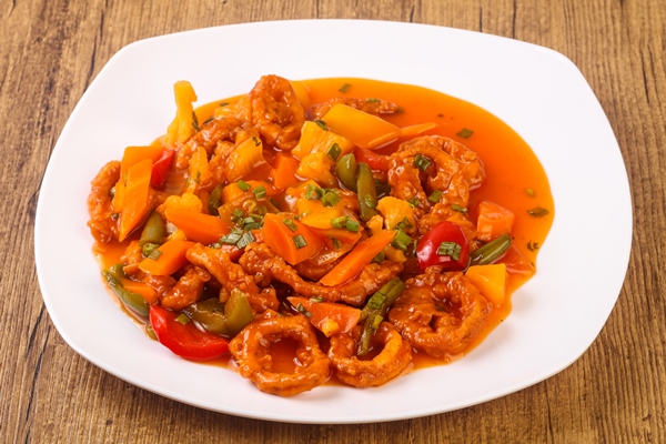 squid rings in sweet and sour sauce with vegetables - Рагу из красного перца с кальмаром