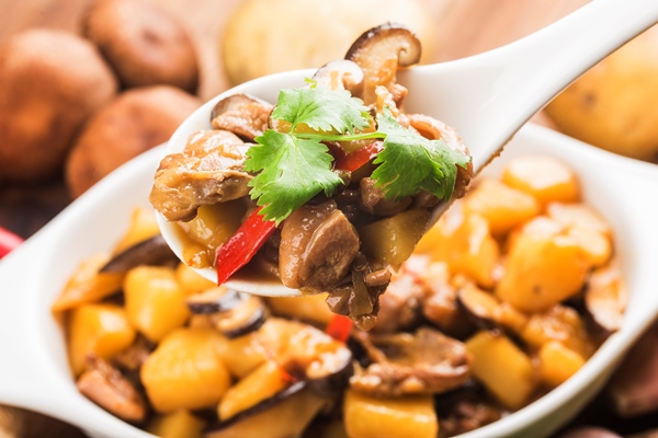 Карри с грибами и картофелем, постный стол stewed chicken with potato and mushroom - Карри с грибами и картофелем, постный стол