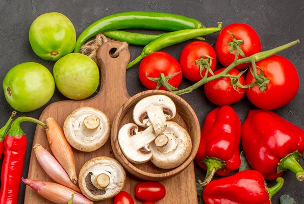 top view ripe fresh vegetables on a grey background - Шампиньоны с авокадо, перцем и пряными травами