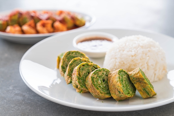 Омлет со шпинатом acacia pennata omelette with chili paste 1 - Омлет со шпинатом