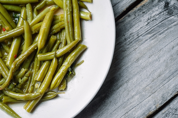 boiled green beans in a white plate - Стручковая фасоль с яйцом