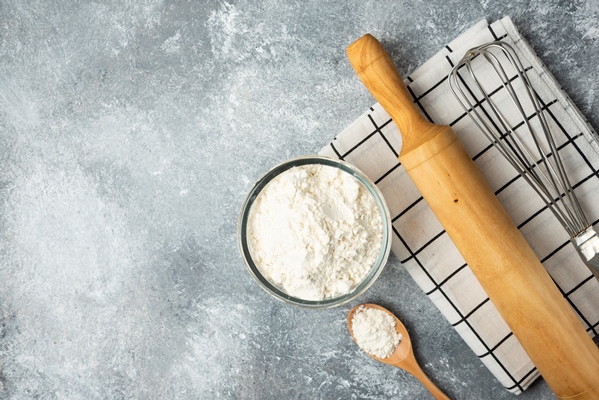 bowl of flour eggs and kitchen tools on marble surface - Быстрый торт в микроволновке