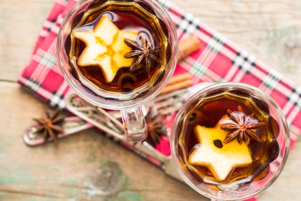 Яблочный глинтвейн с изюмом и лимоном mulled tea with spices - Яблочный глинтвейн с изюмом и лимоном