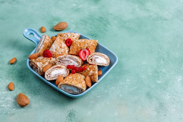 Налистники с творогом и вареньем crepes filled with cottage cheese for breakfast - Налистники с творогом и вареньем
