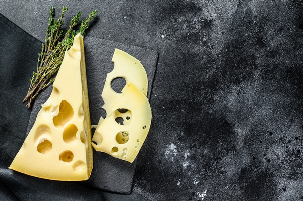 maasdam cheese with holes and rosemary - Правила подачи сыров