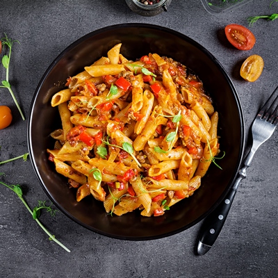 Макароны в томате с ветчиной и грибами