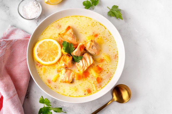Рыбный суп-пюре salmon cream soup top view - Рыбный суп-пюре