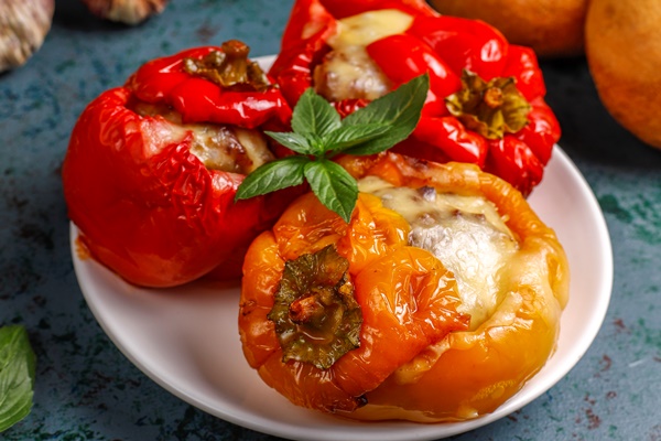 Перец, фаршированный овощами, по-монастырски colorful baked with cheese stuffed peppers with minced meat - Перец, фаршированный овощами, по-монастырски