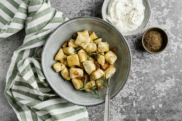 creative arrangement of tasty food - Монастырская кухня: галушки по-охотничьи, лимонное печенье