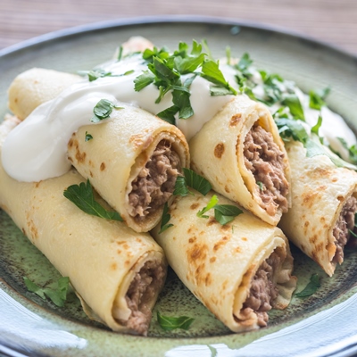 Блинчики с тунцом, рисом и яйцом