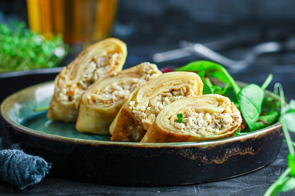 Блинчики с луком и яйцом fritter pancakes with chicken - Блинчики с луком и яйцом