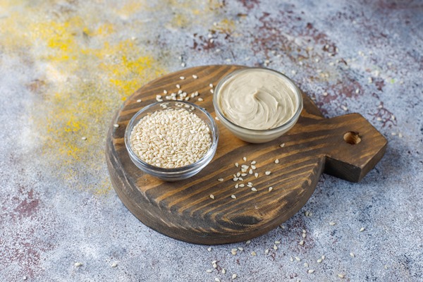 homemade sesame paste with sesame seeds - Свекольный хумус