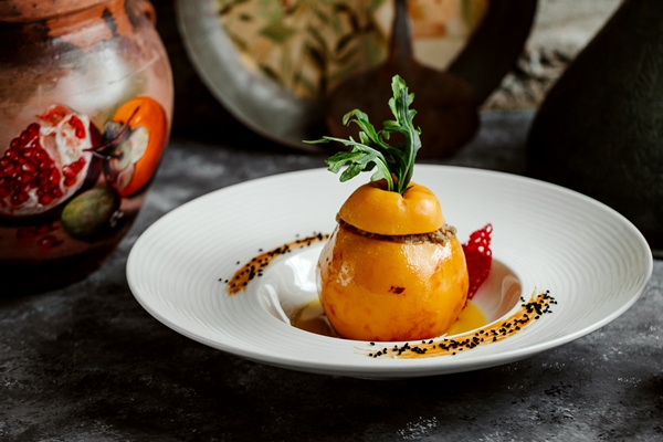 plate of quince dolma made with minced meat - Чинёная репа