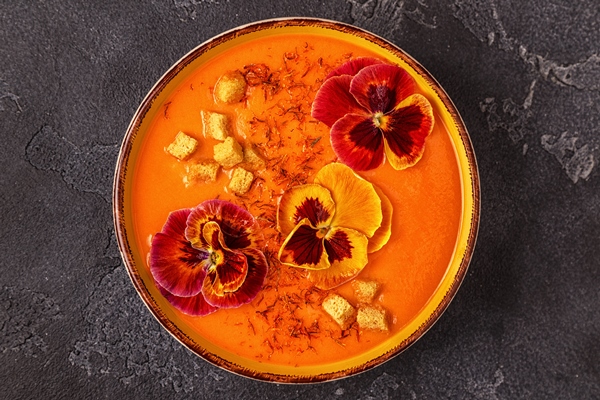 Суп-пюре морковно-тыквенный по-монастырски pumpkin carrot soup with saffron and edible flowers pansy - Суп-пюре морковно-тыквенный по-монастырски
