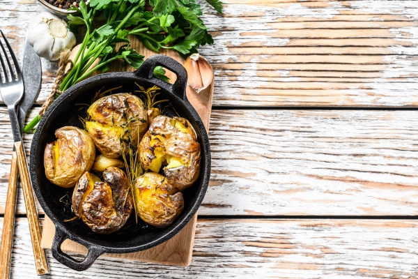 Закуска из опят в картофеле rustic oven baked potatoes with rosemary organic vegetables - Закуска из опят в картофеле