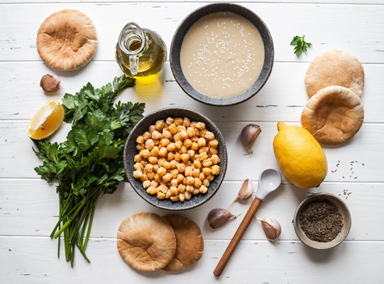 set of ingredients for cooking homemade traditional hummus - Хумус с печёным перцем