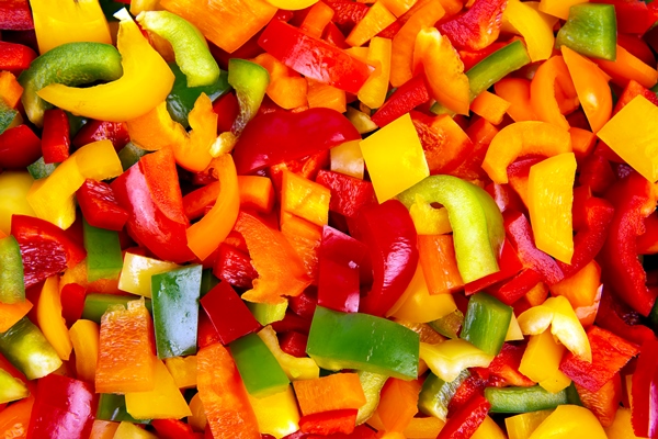 sliced colored bell peppers - Баклажаны, фаршированные грибами