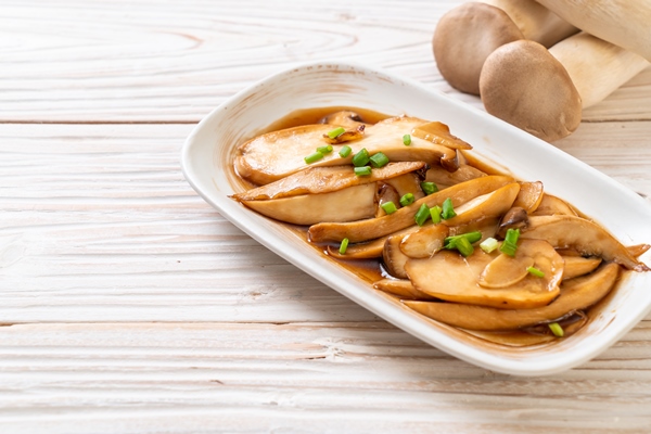 Вешенки жареные в маринаде stir fried king oyster mushroom in oyster sauce 1 - Вешенки жареные в маринаде
