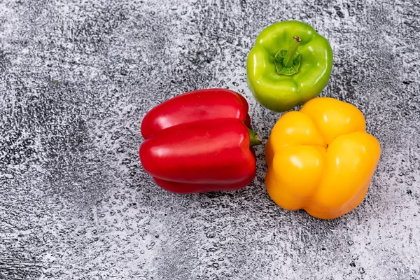 top view bell pepper pepper on gray stone horizontal - Монастырская кухня: суп-пюре морковно-тыквенный, овощи-гриль, салат из красной фасоли с грибами и сухарями