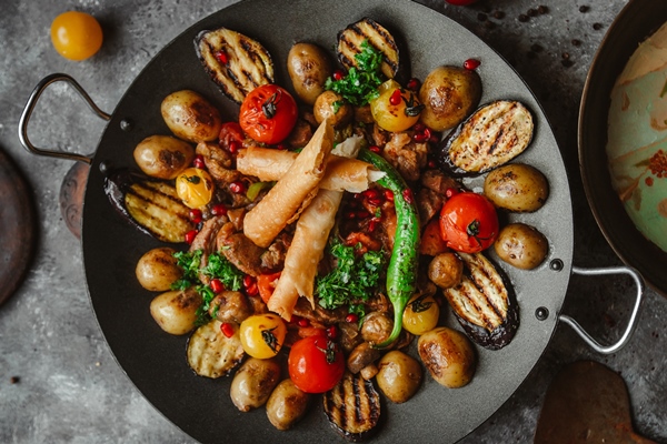 top view of chicken saj with pepper aubergine tomatoes potatoes and flatbread - Монастырская кухня: суп-пюре морковно-тыквенный, овощи-гриль, салат из красной фасоли с грибами и сухарями