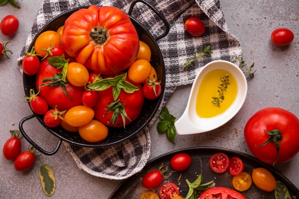 various tomatoes whole and cut served with basil - Монастырская кухня: рыбный суп с кальмаром, запеканка с рыбой, салат овощной с винным уксусом