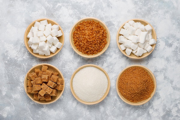 Особенности питания детей various types of sugar brown sugar and white on concrete top view - Особенности питания детей