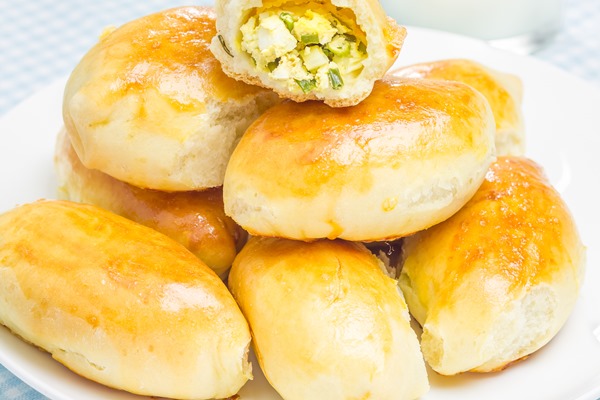 Пирожки с рисом и снытью russian pastries pirogi filled with eggs and green onion - Пирожки с рисом и снытью