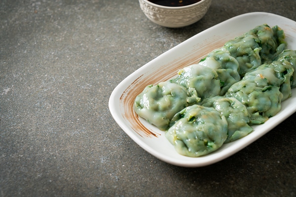 Пельмени с лебедой steamed chives dumplings with sauce asian food style - Пельмени с лебедой