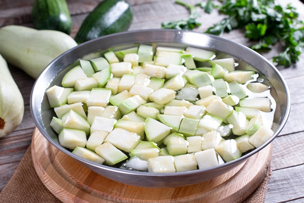 boiled vegetables zucchini in a colander in ice water after blanching frozen food concept - Варенье из кабачков