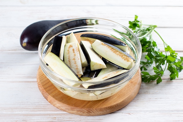 chopped eggplant in a glass bowl with salt bowl on table 1 - Баклажаны в лимонно-медовой глазури