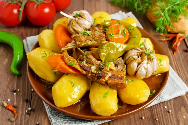 Думляма slow cooked stew with tender lamb meat potatoes and vegetables 2 - Думляма