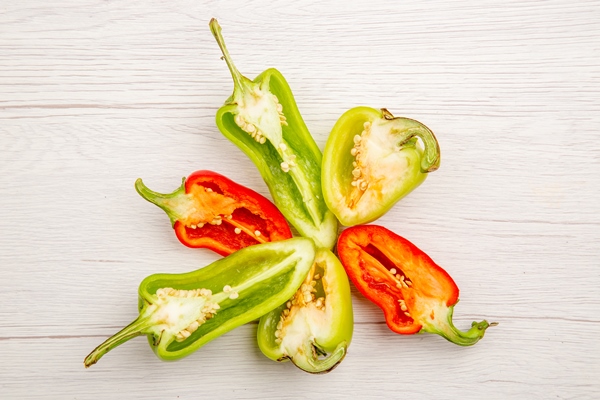 top view sliced bell peppers on white table - Баранина по-индийски