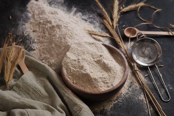 rye flour sieve and ears preparation for making bread - Ржаной хлеб