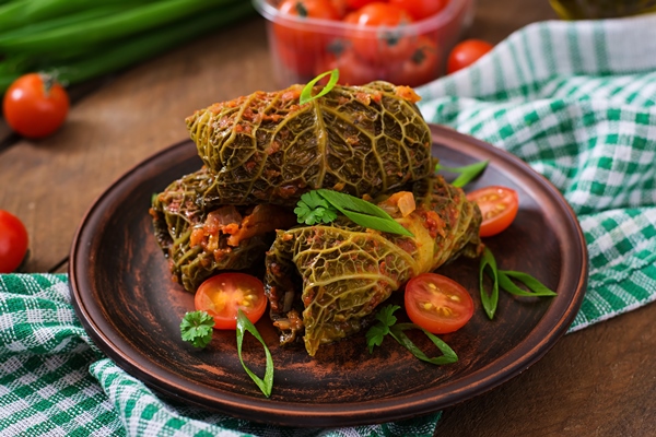 stuffed savoy cabbage rolls in tomato sauce 1 - Постные голубцы с картофельным пюре