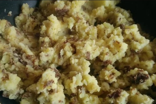 Картошка с тушёнкой из полуфабриката 2022 05 20 01 - Картошка с тушёнкой из полуфабриката