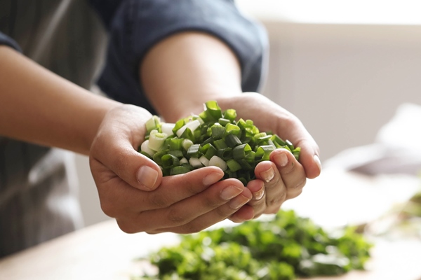 cooking chef is cutting greens in the kitchen - Тюря на воде с уксусом