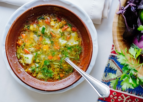 Тюря острая vegetable soup with herbs inside brown bowl - Тюря острая