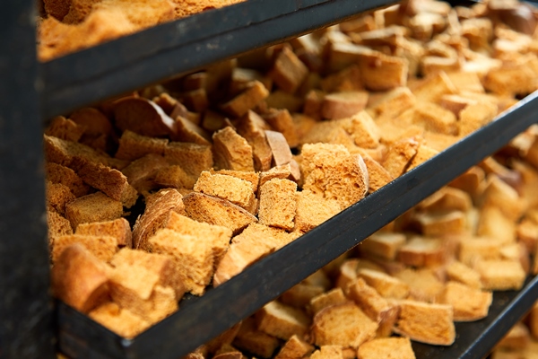 ready to eat baked bread ruscks on baking pan - Сухарики обыкновенные