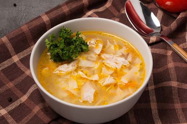 homemade chicken noodle soup decorated with herbs 1 - Куриный суп-затируха на яйцах