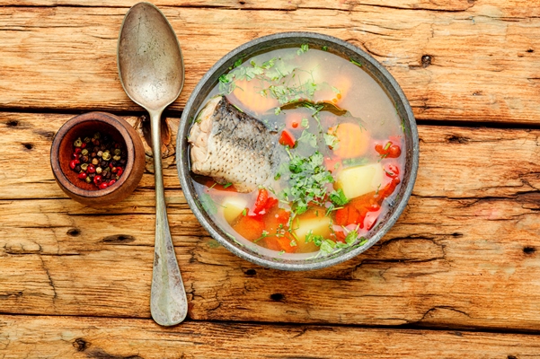 Старинные секреты приготовления скоромных и постных супов plate with fish soup on a wooden rustic table russian cossack fish soup - Старинные секреты приготовления скоромных и постных супов