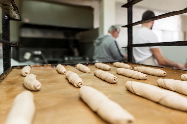 man working in a bread bakery - Карельский хлеб