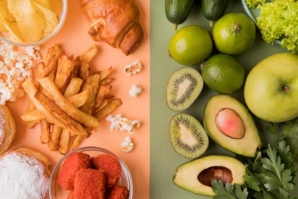 Углеводная питательность рациона top view unhealthy food versus healthy food - Углеводная питательность рациона