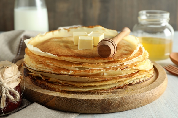 Блинцы заварные на кефире concept of tasty food with crepes close up - Блинцы заварные на кефире