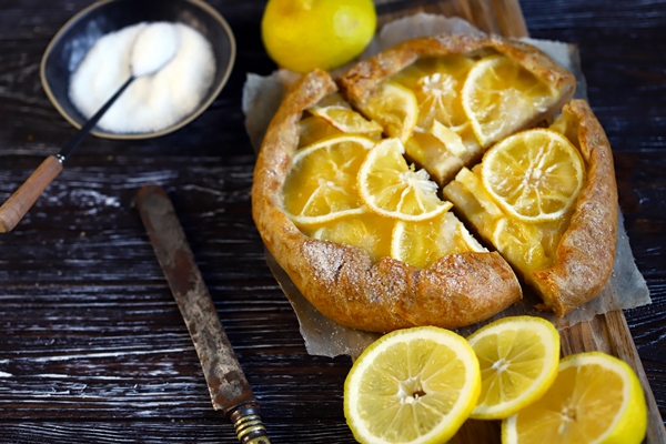 Постная цельнозерновая галета с лимонной начинкой selective focus galette with lemons healthy dessert citrus baking lemon tart - Постная цельнозерновая галета с лимонной начинкой