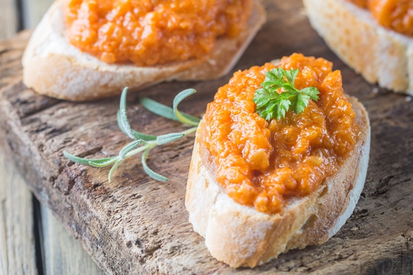 homemade caviar of zucchini on a slice of bread in rustic style 1 - Кабачковая икра (школьное питание)