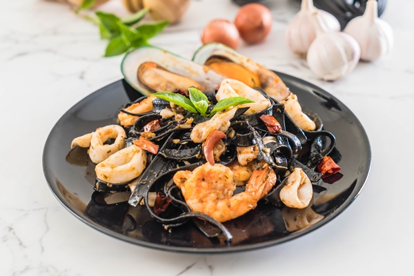 black spaghetti or pasta with seafood 1 - Чёрные спагетти с морепродуктами