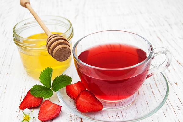 Клубничный напиток с шалфеем fruit tea with strawberries and honey - Клубничный напиток с шалфеем