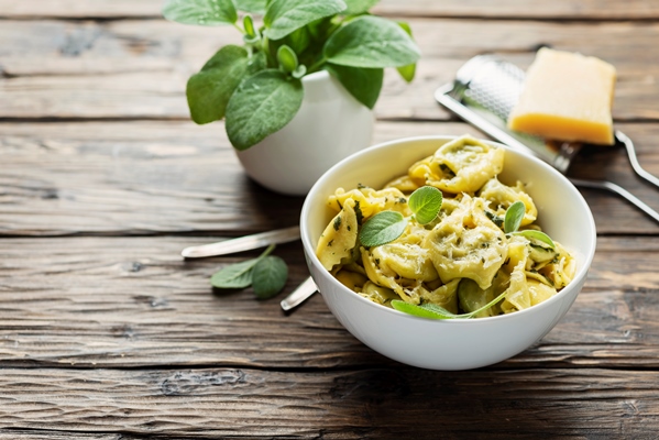 traditional italian raviolli with sage - Паста с шалфеем